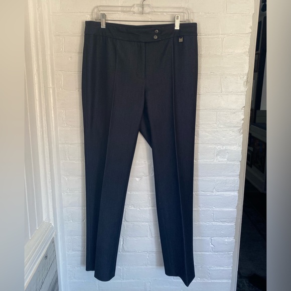 TAHARI suit. Styled with oversized belted blazer look. - Picture 7 of 11